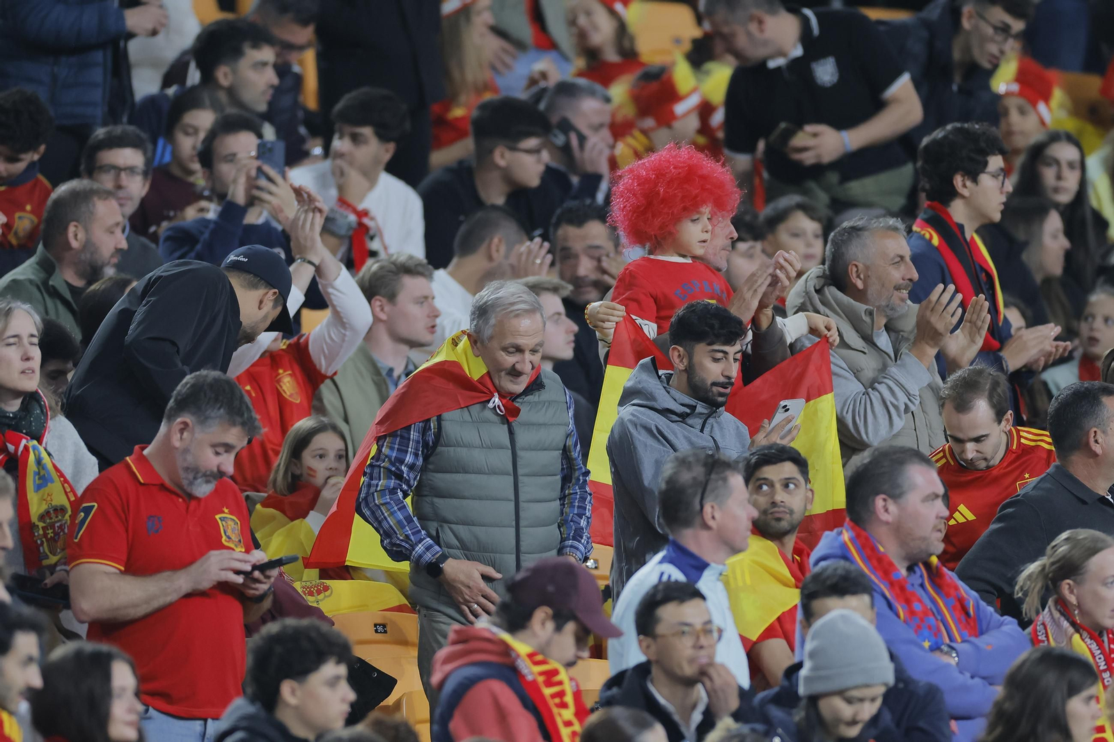 Búscate en las fotos del España - Turquia