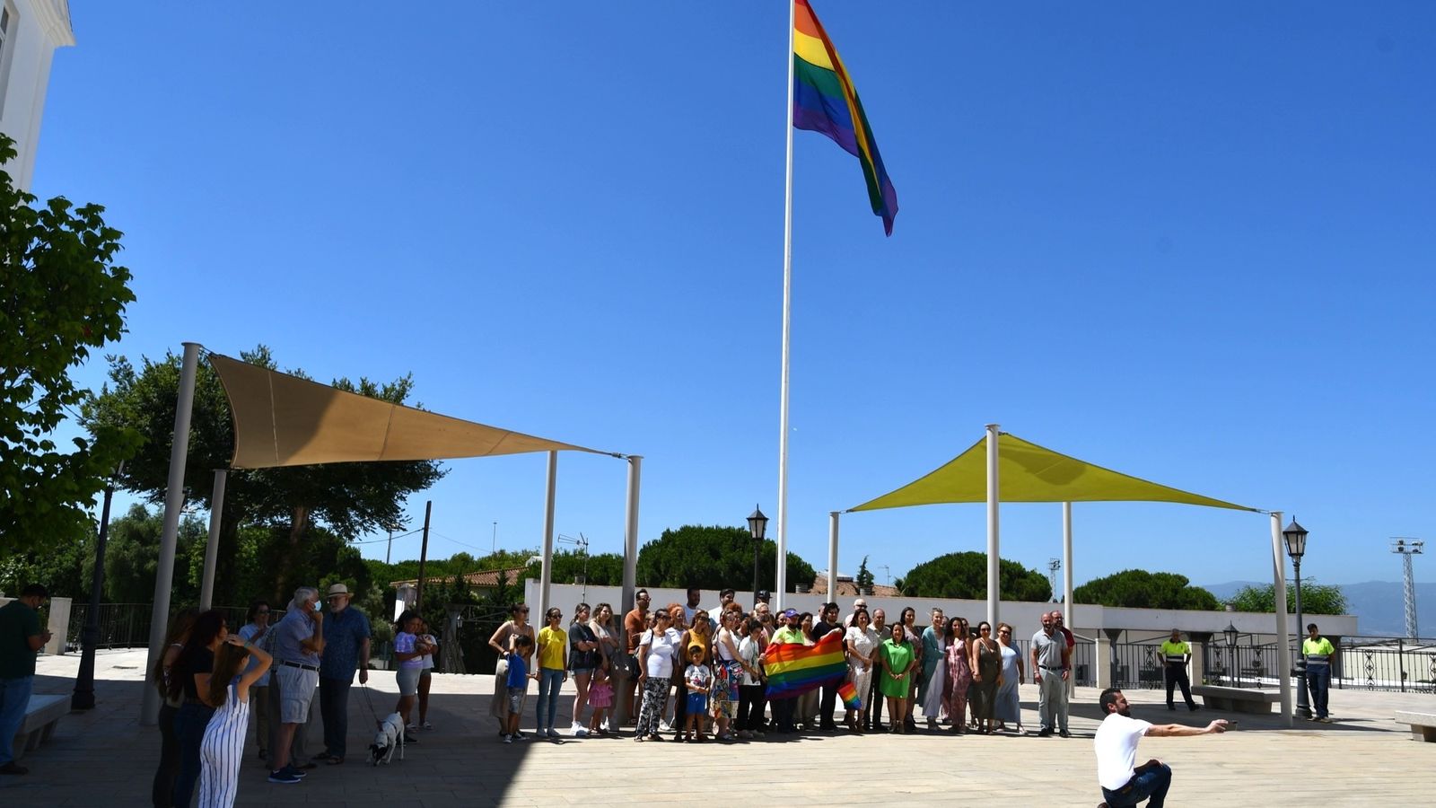 En San Roque también ha lucido la bandera arcoíris