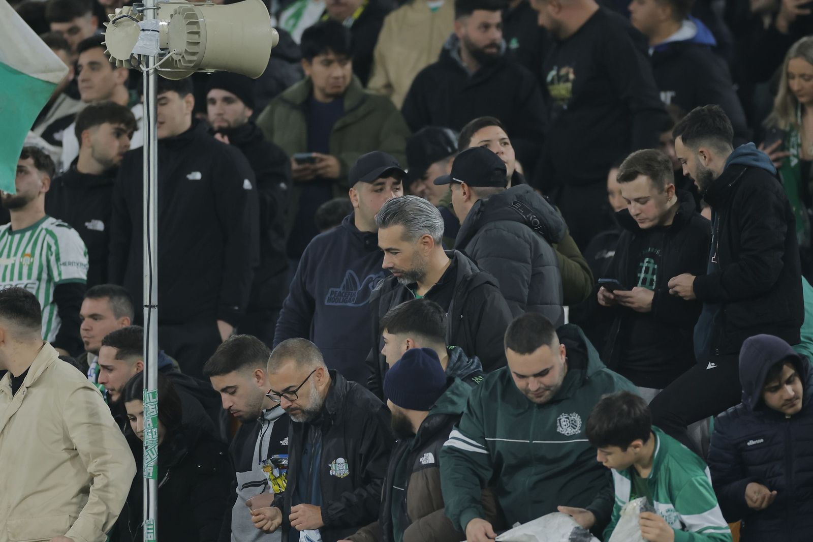 Buscate en las fotos del Betis - Feyenoord