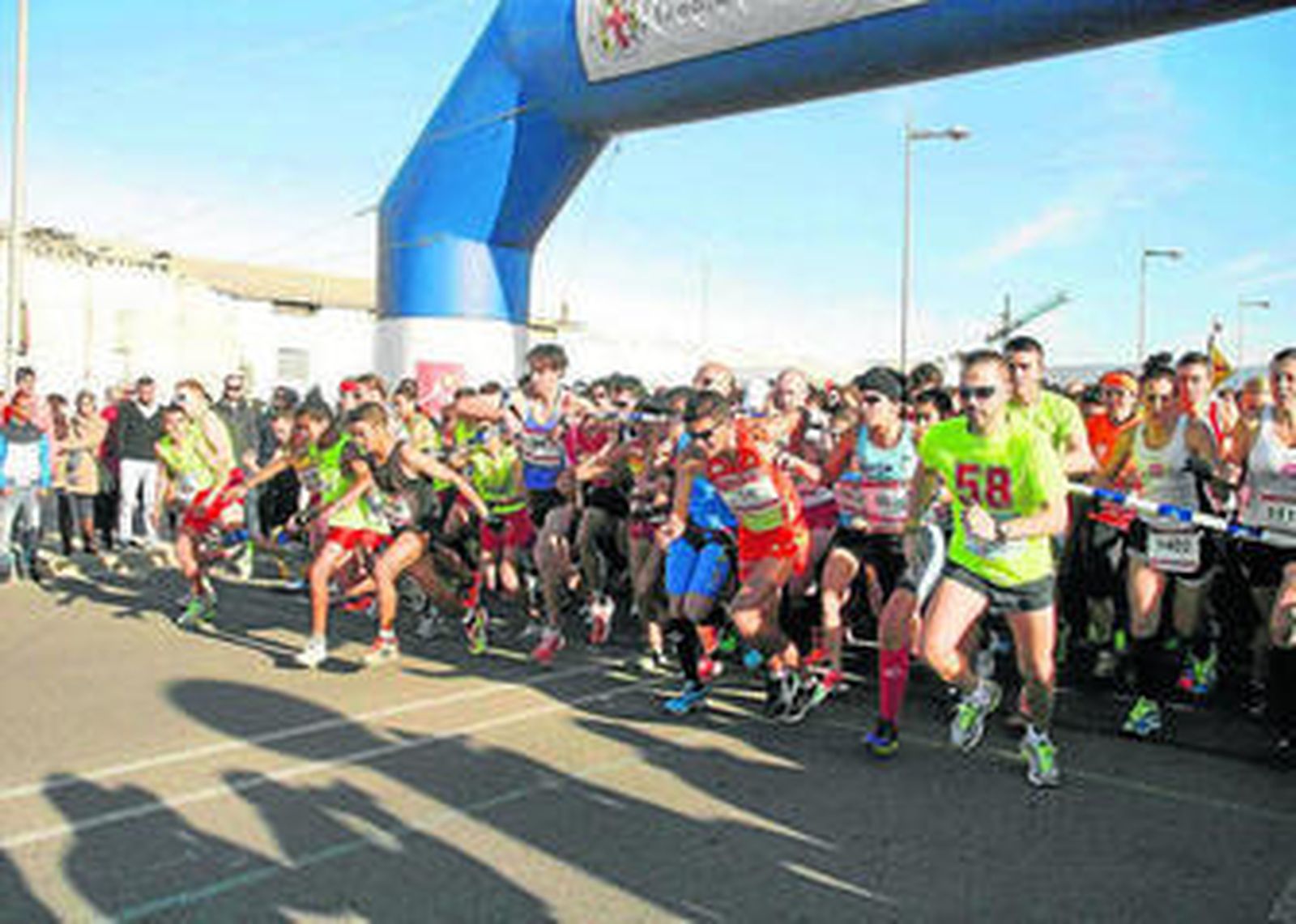 Los atletas en el punto de salida de la carrera.
