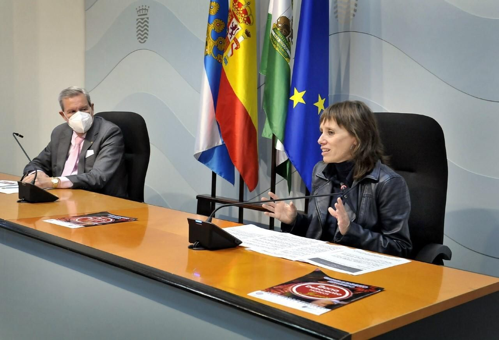 Laura Álvarez y Antonio de María, en la presentación del bono.