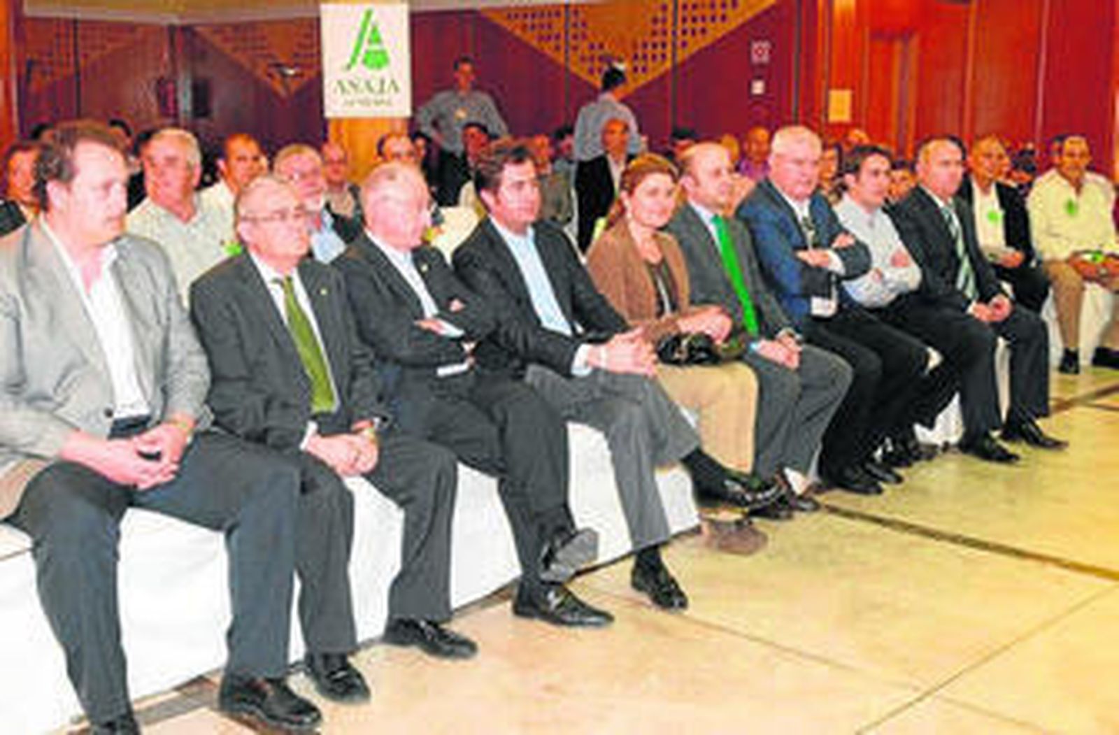 El PP de Almería se vuelca con la Asamblea General de Asaja