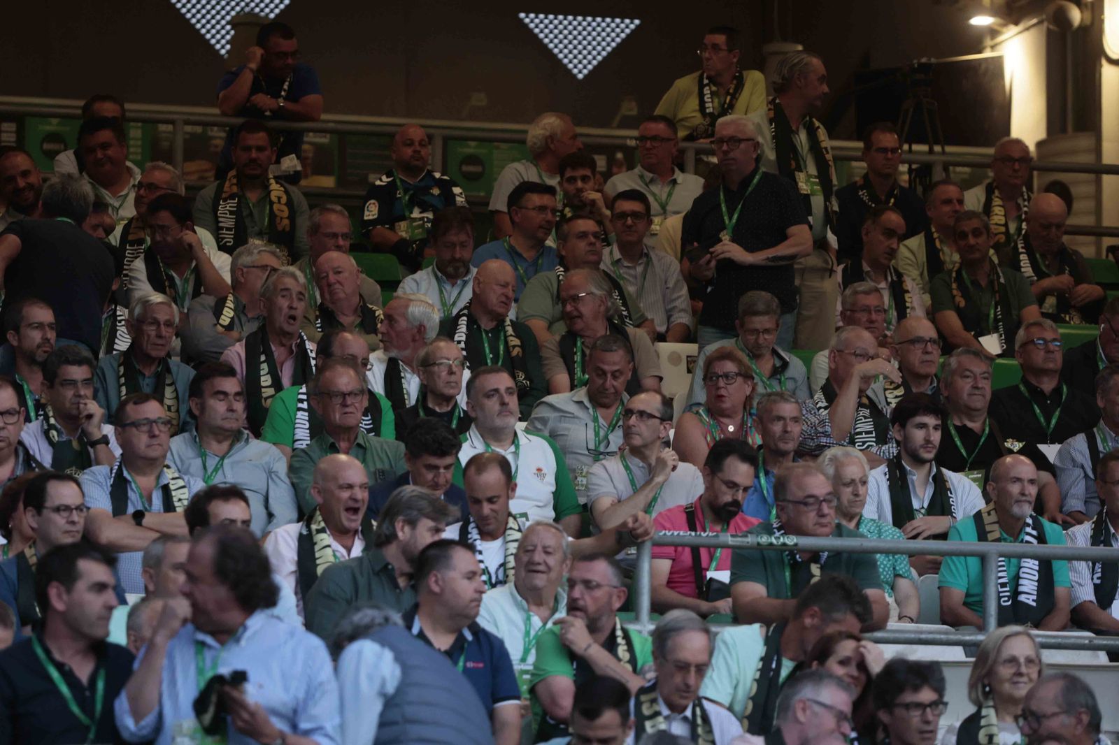 Búscate en el acto Siempre Verdiblancos