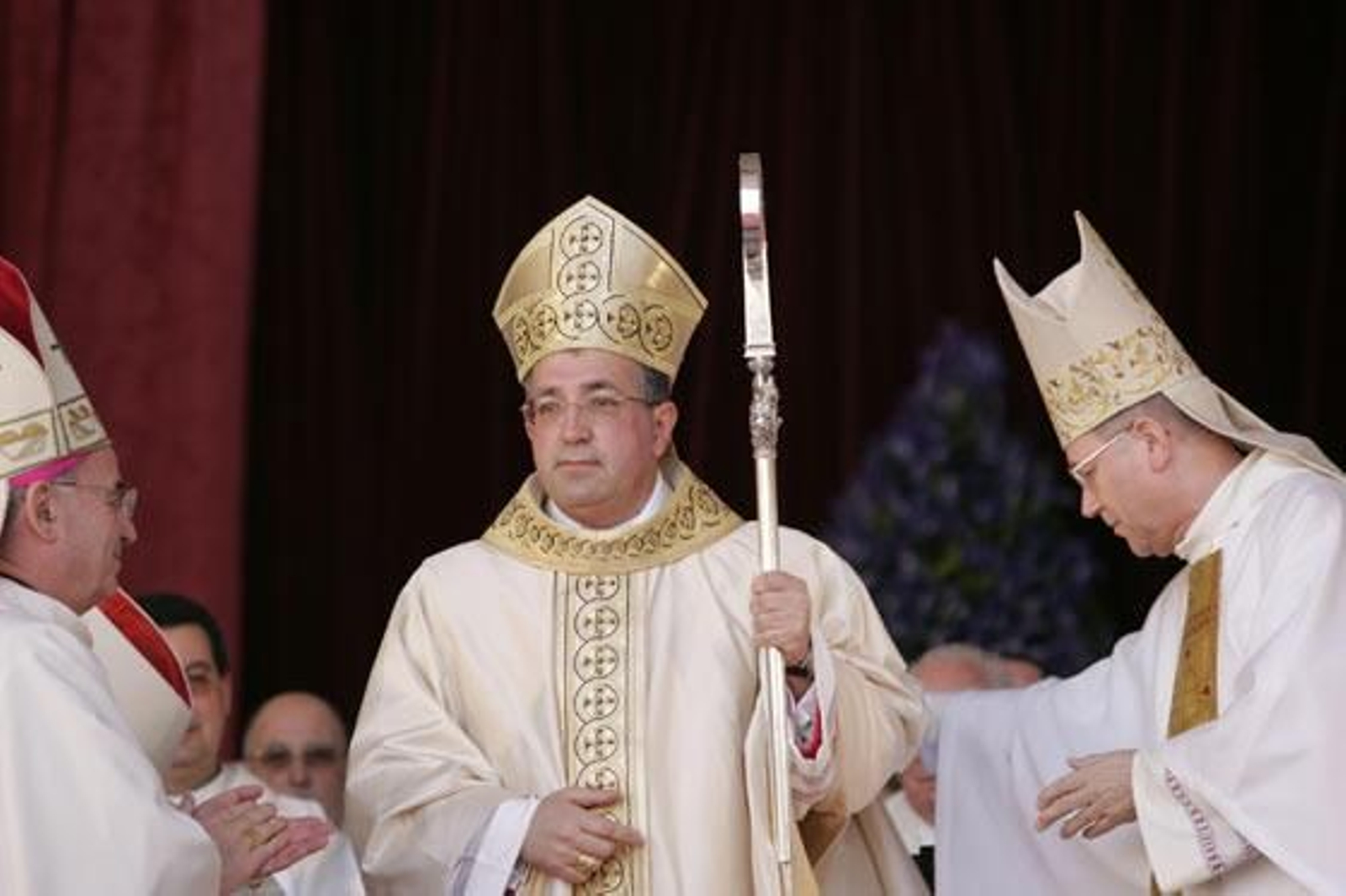 Ginés García se dispone a saludar al público.

Foto: Javier Alonso