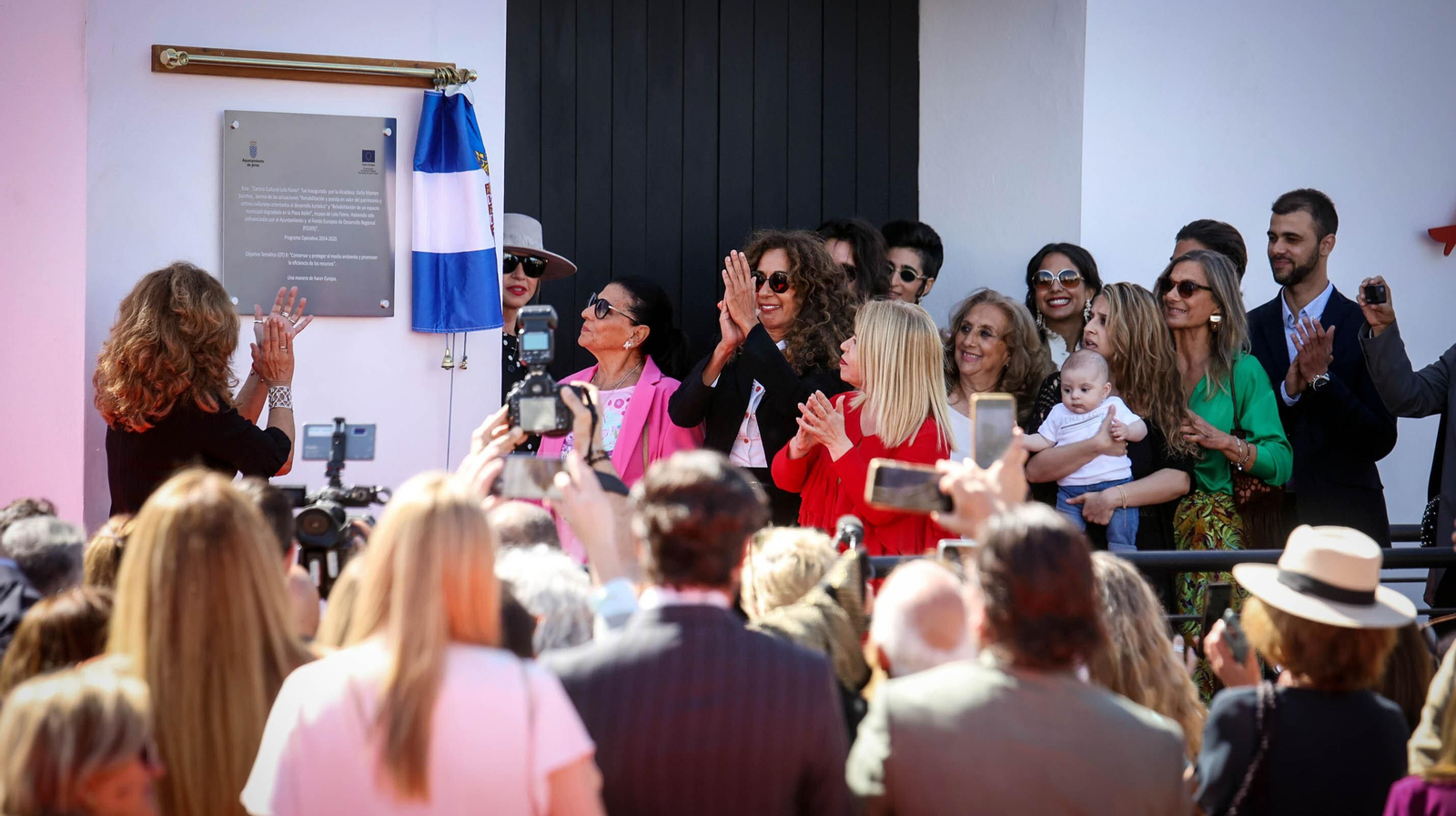 Toda la familia de Lola Flores y muchos famosos en Jerez en la inauguración de su Centro Cultural Toda la familia de Lola Flores y muchos famosos en Jerez en la inauguración de su Centro Cultural