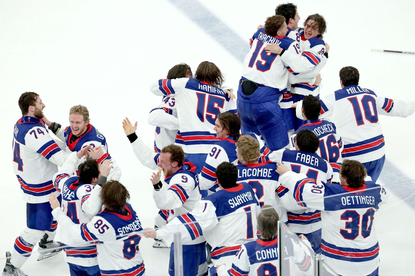 Las mejores fotos de los Juegos Olímpicos de invierno Milán Cortina d'Ampezzo 2026 | Ceremonia de clausura y jornada 17 y última