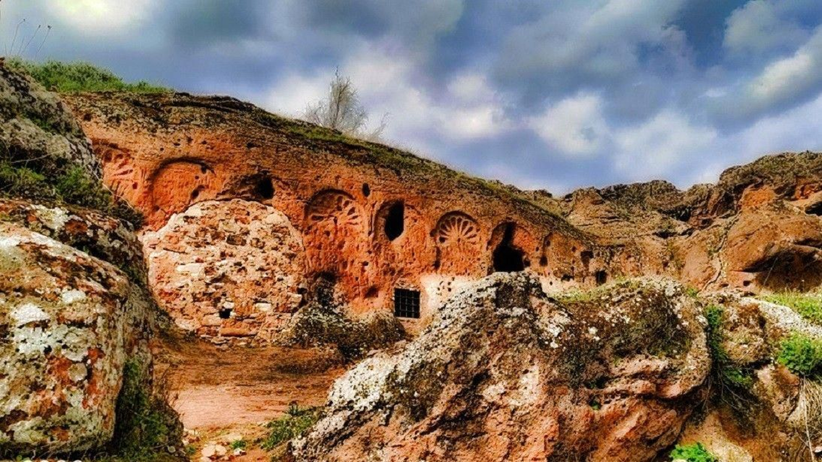 La Ruta de los Vestigios incluye una visita al Oratorio visigodo de Valdecanales.