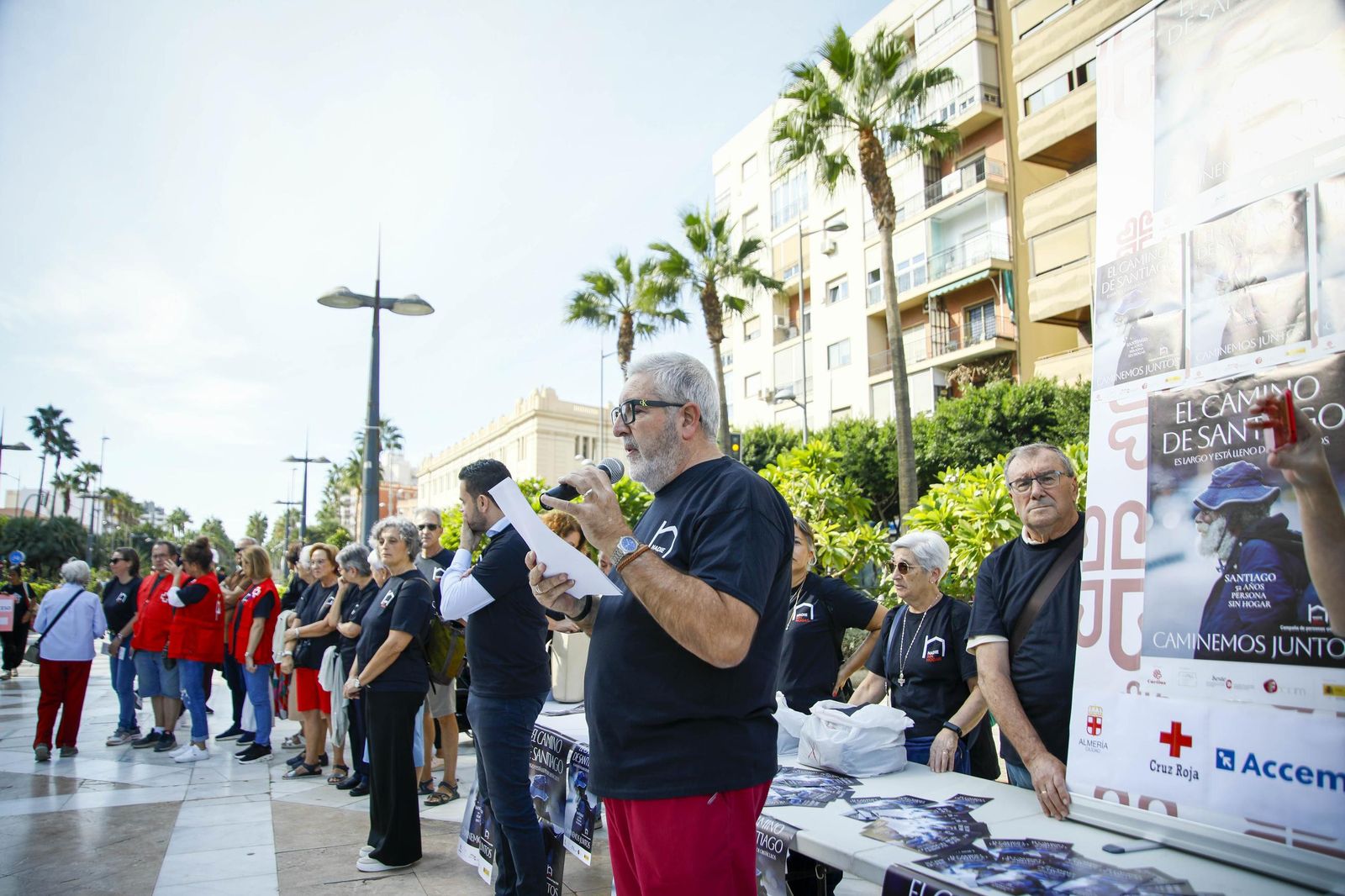 Imágenes de la campaña "Camino de Santiago" para celebrar el día de las personas sin hogar en Almería