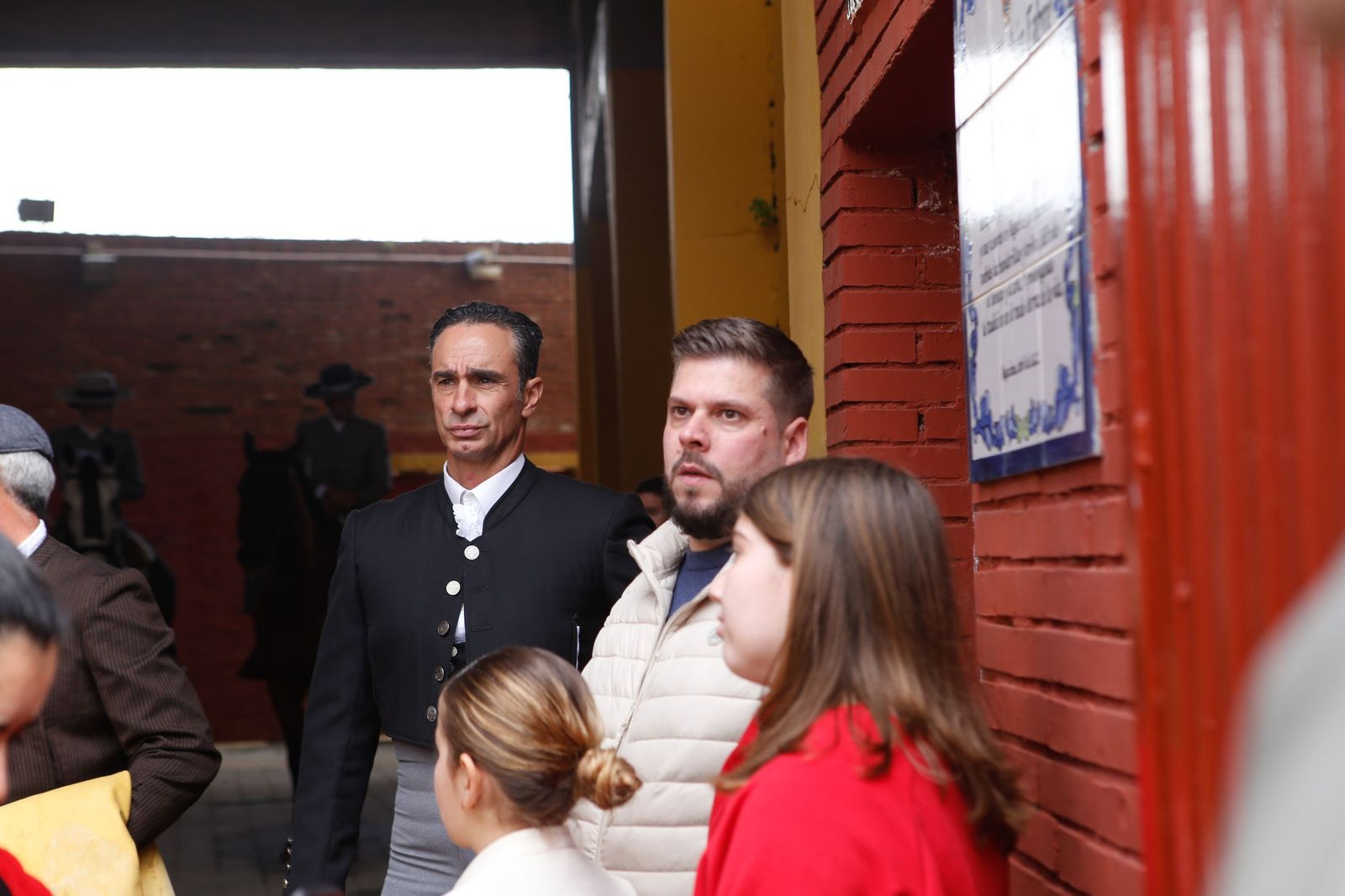 La clase magistral solidaria de Miguelete en la plaza de toros de Las Palomas de Algeciras, en imágenes