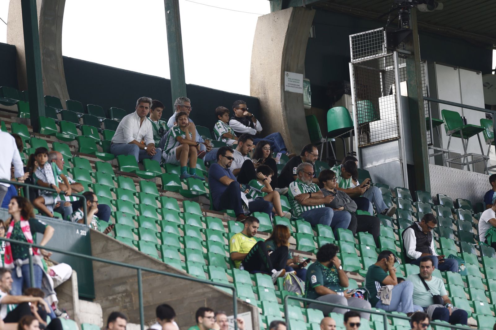 Búscate en las fotos del Betis-Atlético de Madrid