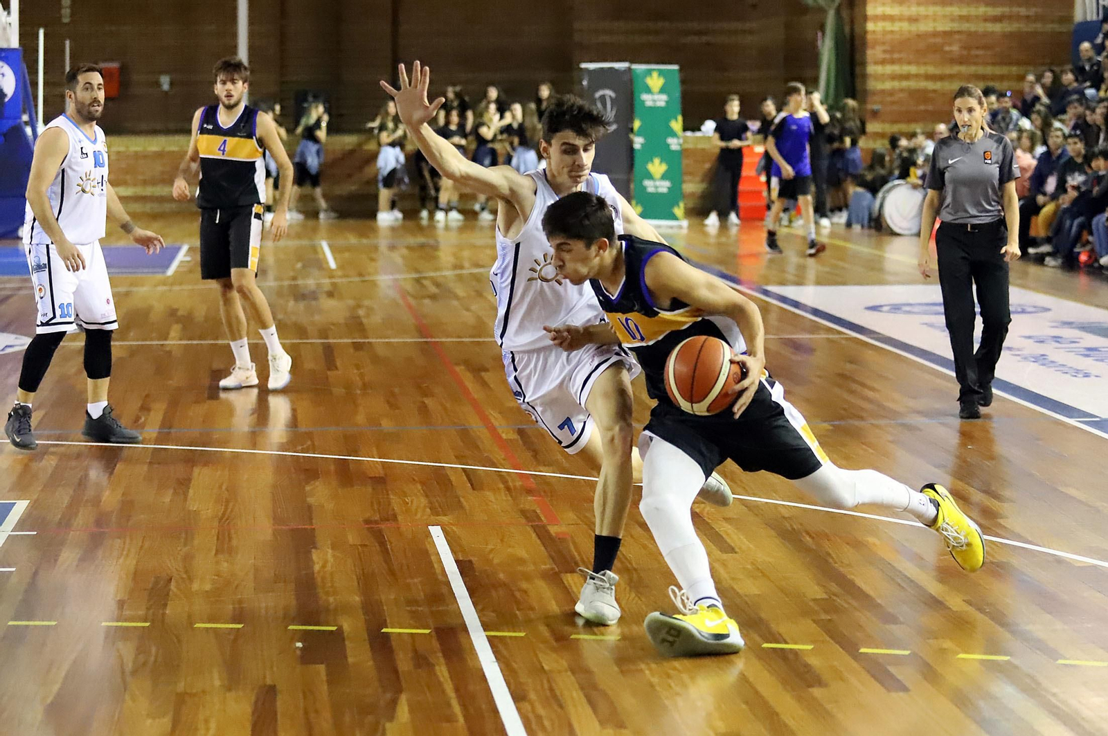 Las mejores fotos del partido de baloncesto Huelva - ULB