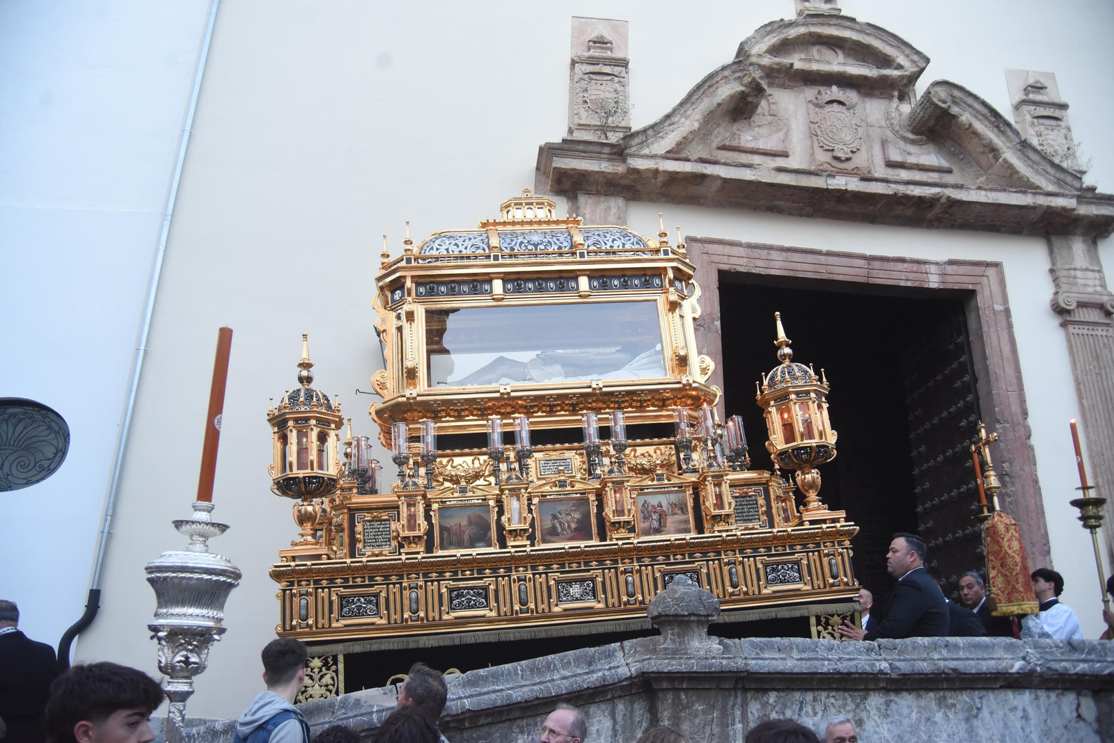 La procesión del Santo Sepulcro en este Viernes Santo de Córdoba, en imágenes