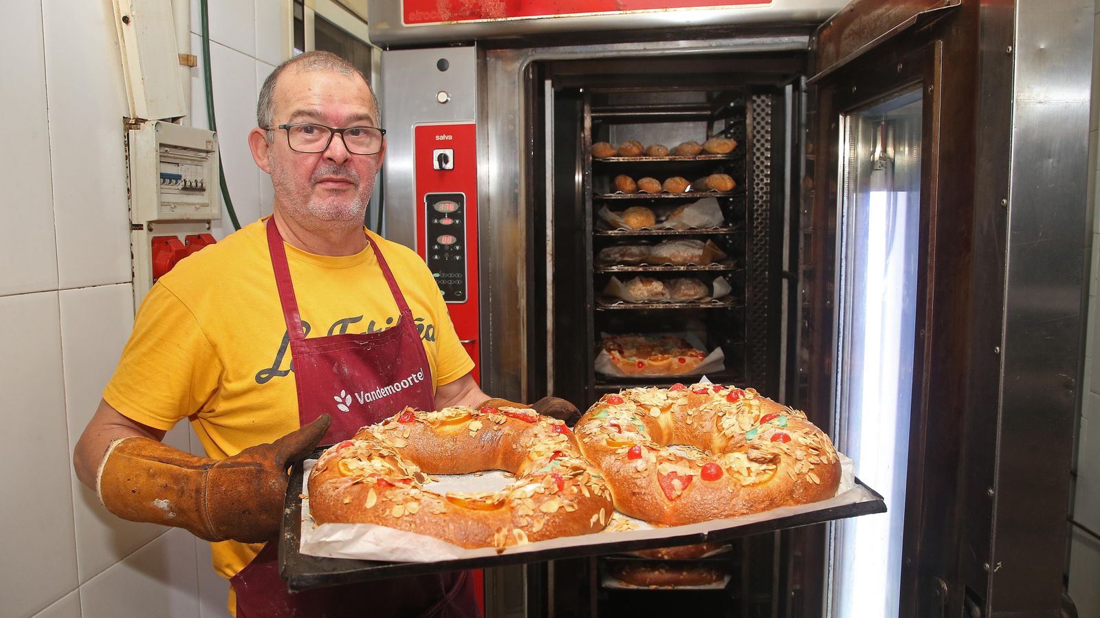 Fotos de la elaboración del roscón de Reyes artesano de La Tarifeña