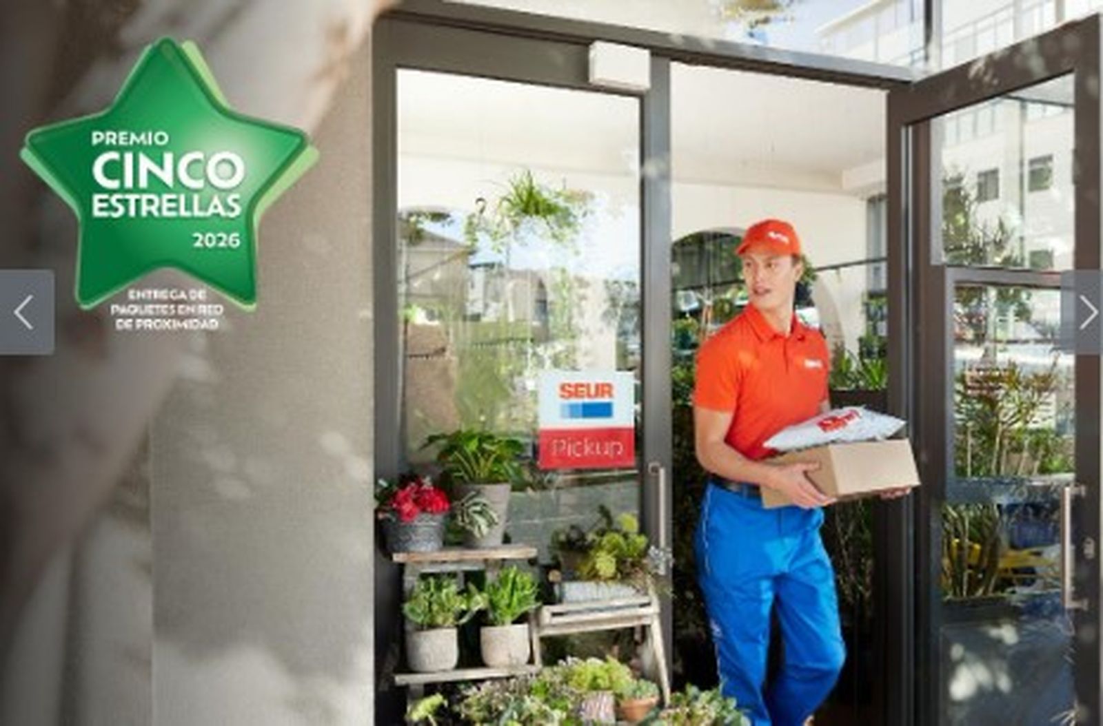 Establecimiento de SEUR y sello del premio Cinco Estrellas 2026.