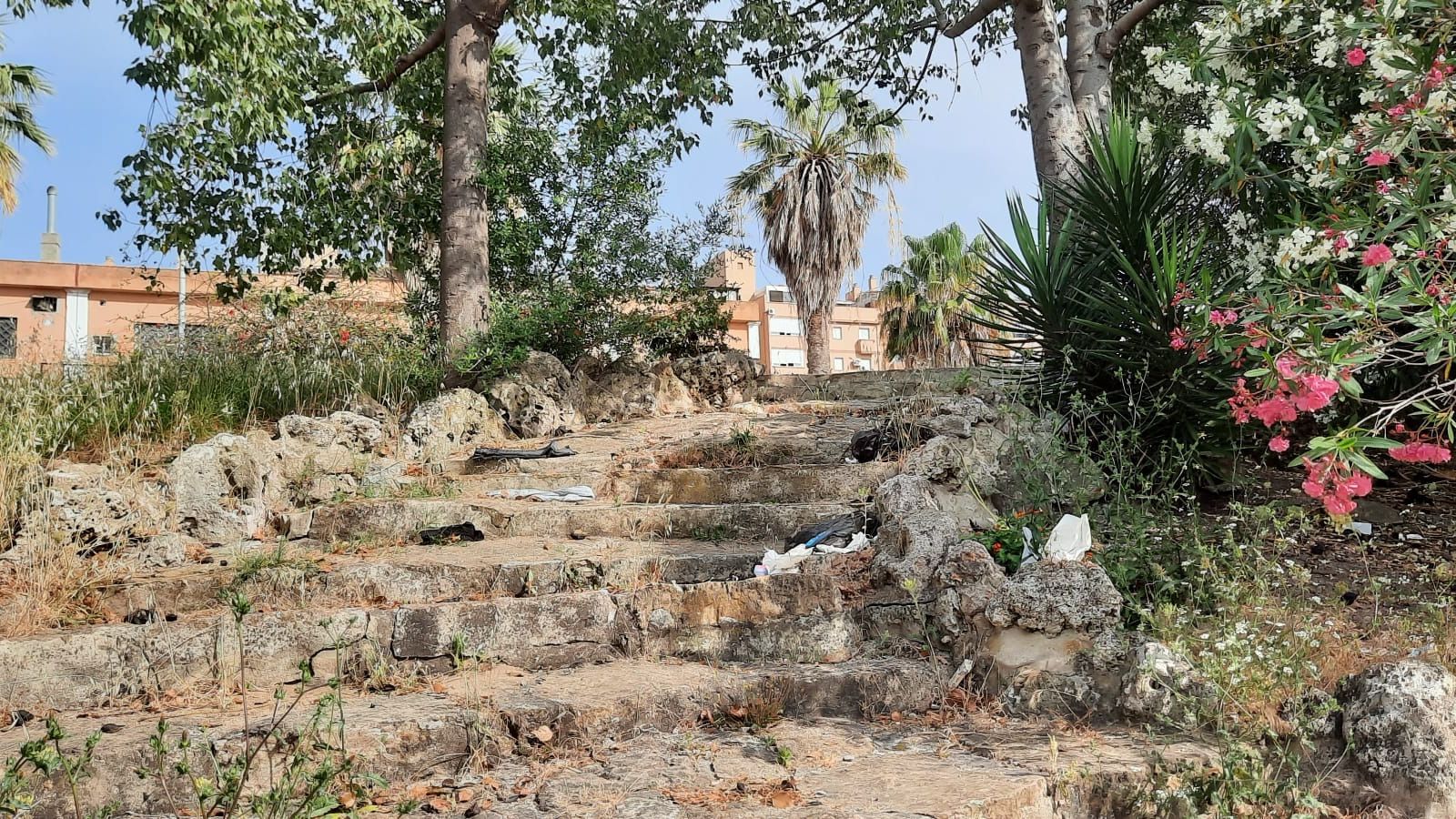 El parque Infanta Cristina, objeto de críticas vecinales por su estado de conservación, con problemas de limpieza, mantenimiento y seguridad.