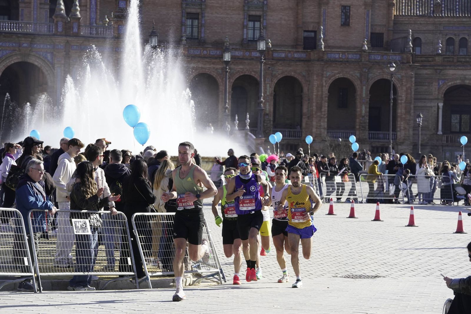 El Zúrich Maraton de Sevilla 2026 en la Plaza de España, galería 1