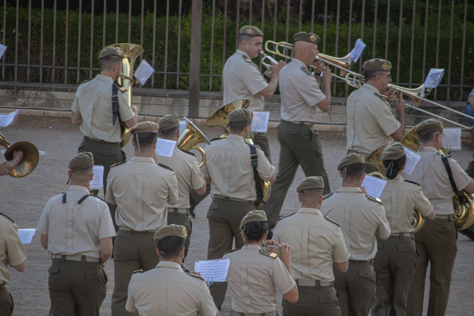 Las bandas de música se lucen antes del Día de las Fuerzas Armadas en Granada