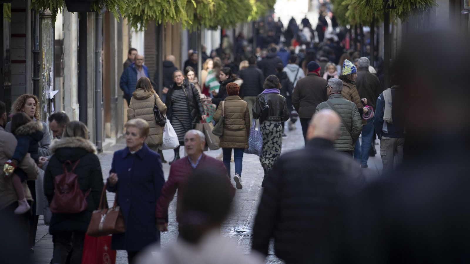 Las frías temperaturas no han sido un impedimento para ir de compras