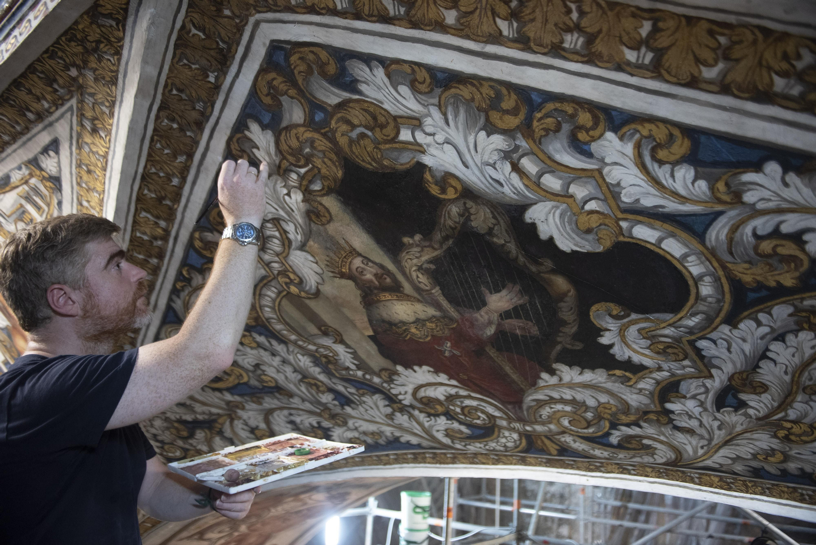 Todas las imágenes de la restauración de las pinturas en la Parroquia de la Magdalena