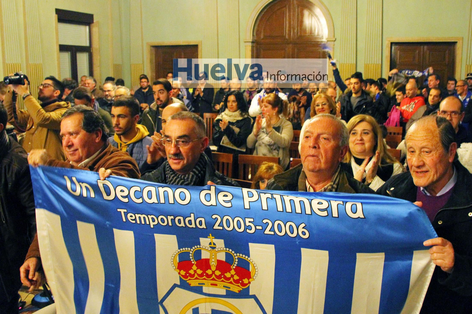 Imágenes del pleno en el ayuntamiento de Huelva para aprobar el pago de la deuda del Recre con Hacienda.