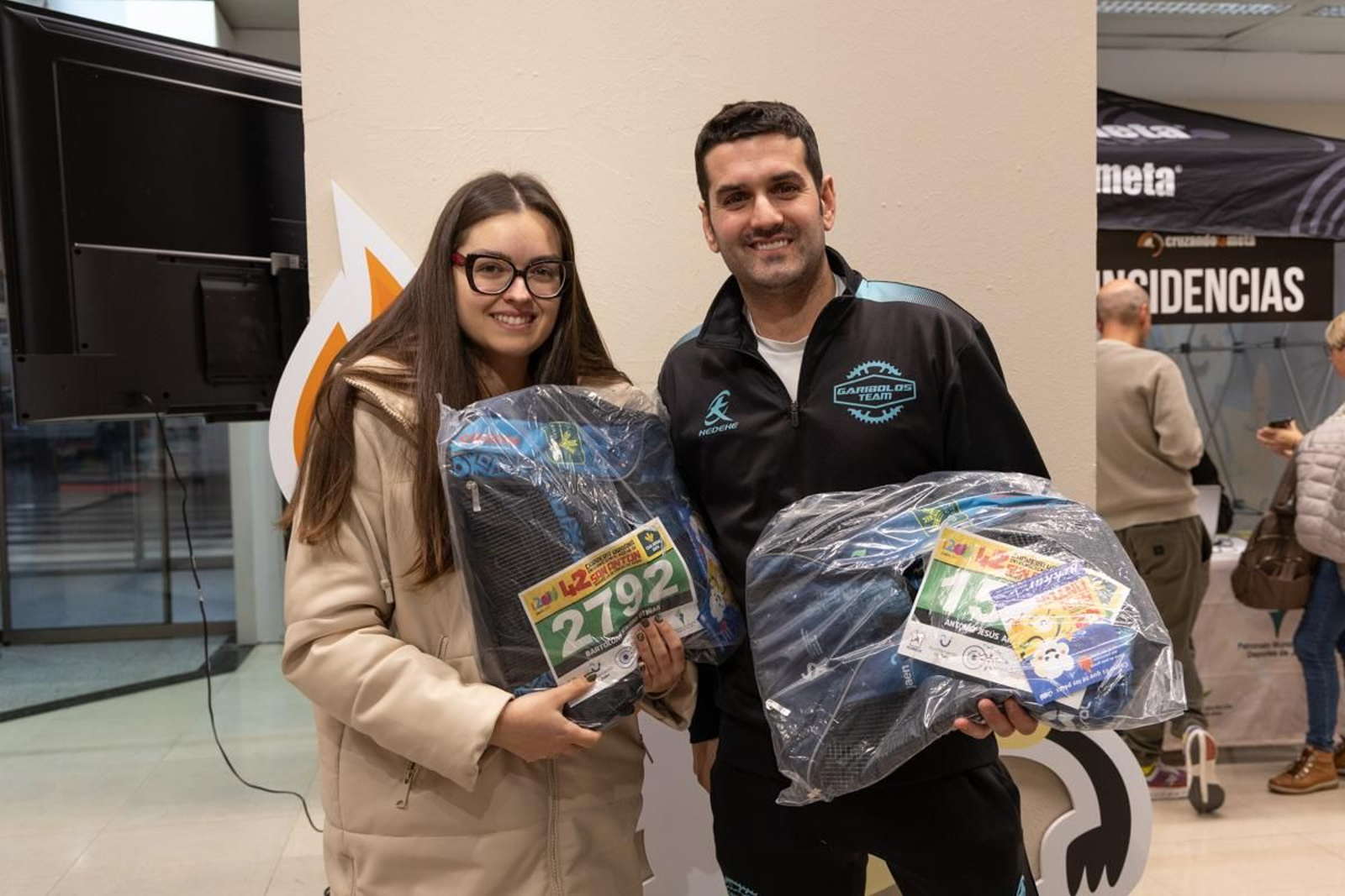En imágenes: buen ritmo en el inicio de la recogida de dorsales para la Carrera de San Antón
