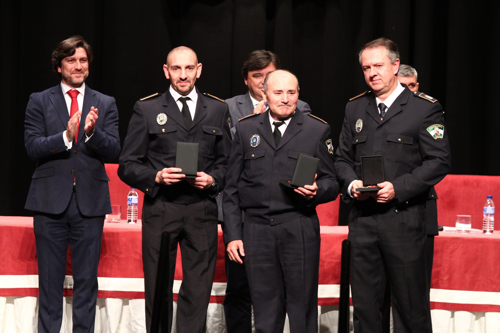 La policía Local entrega las medallas en el día de su patrón