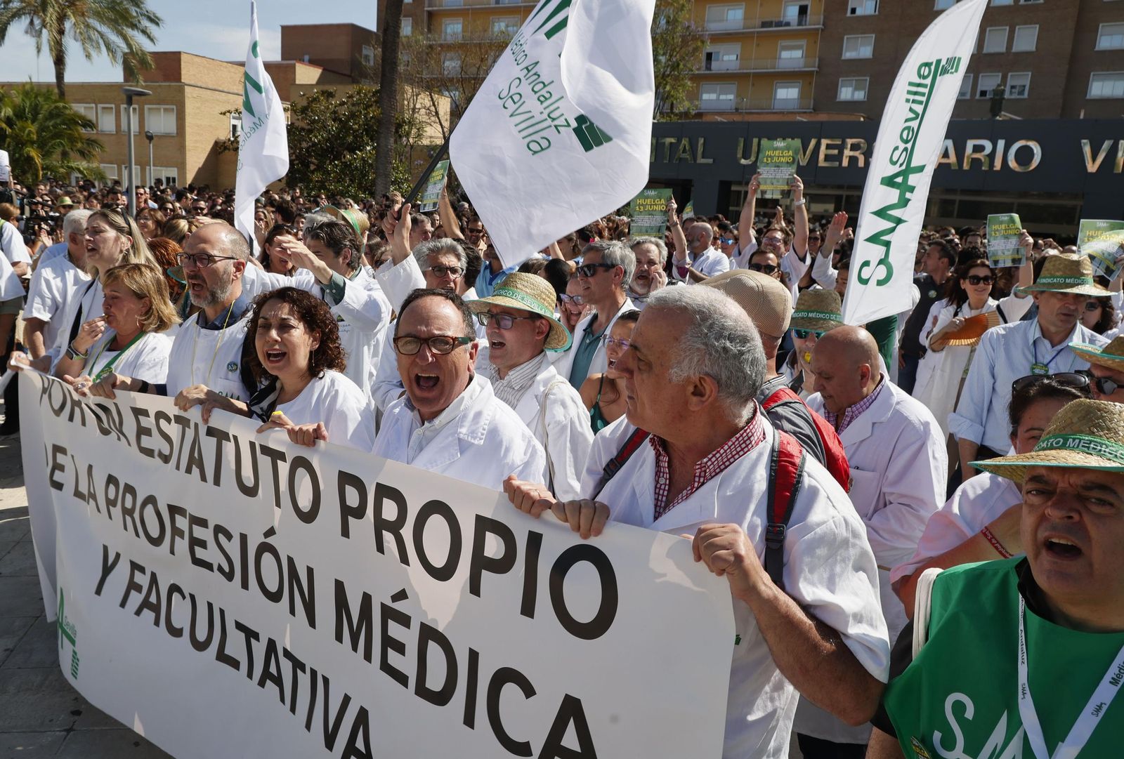 Las imágenes de la manifestación de los médicos sevillanos contra el nuevo estatuto