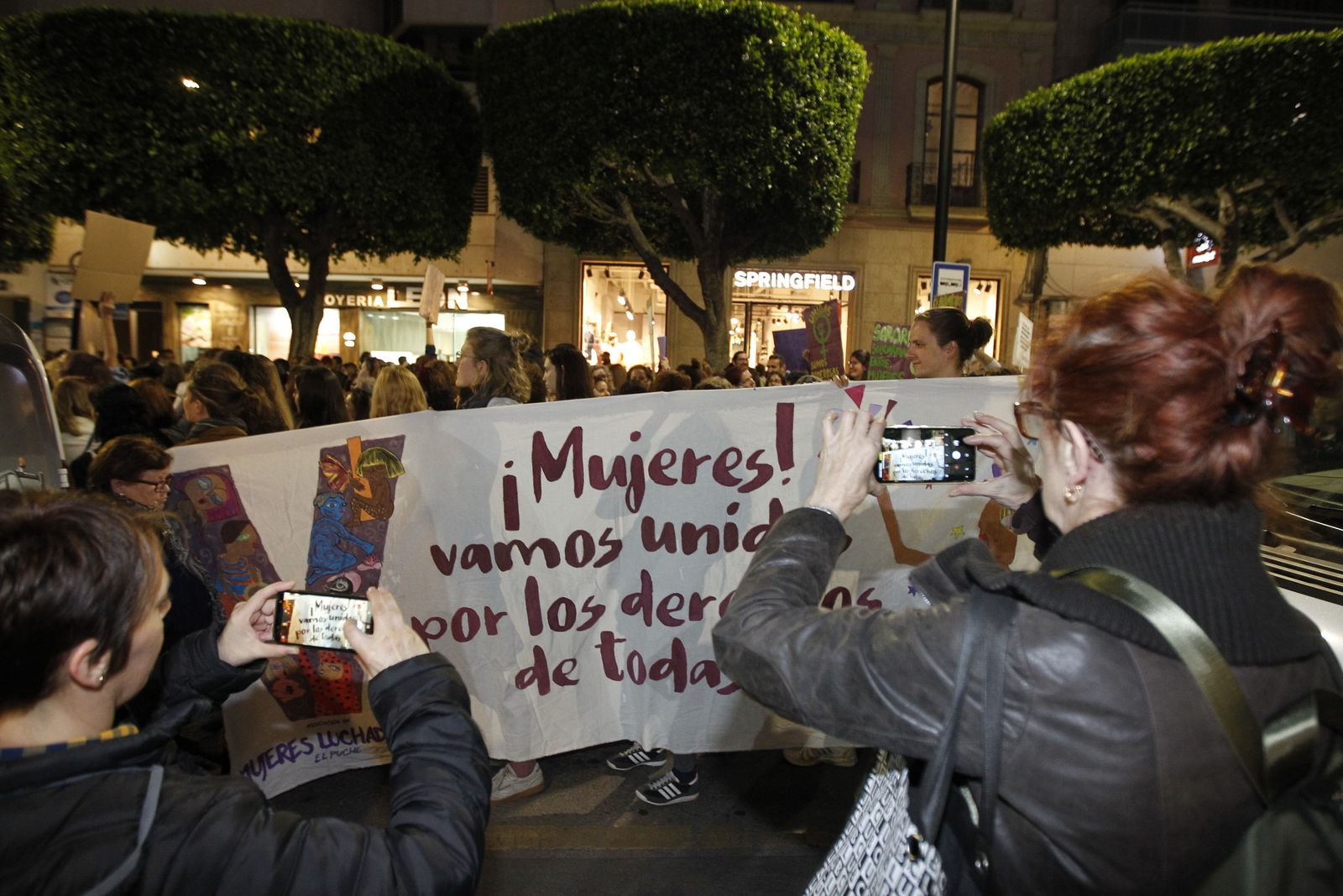 Fotogalería manifestación Día Internacional de la Mujer en Almería