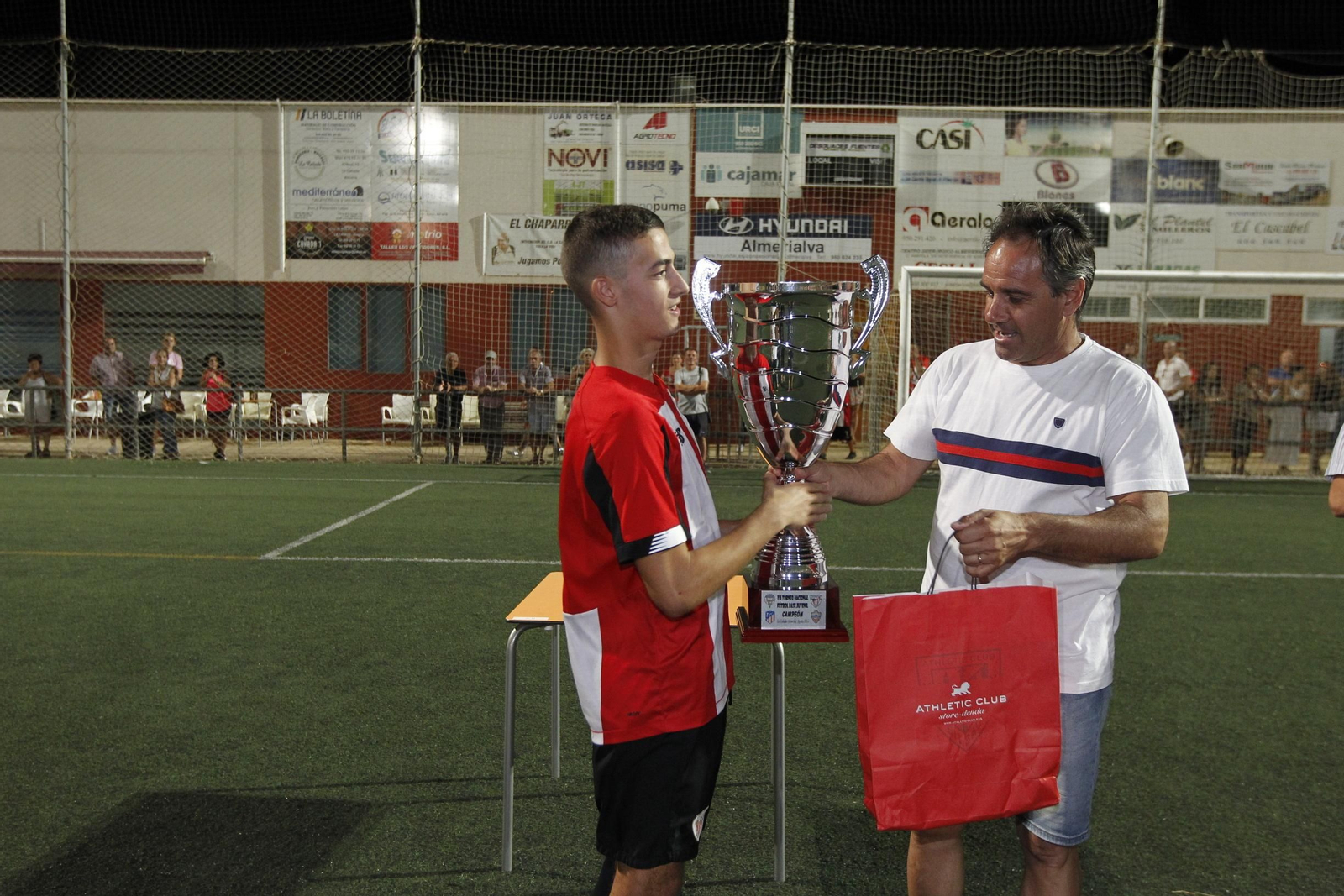 Las imágenes del VII Trofeo de Feria de Fútbol Juvenil 'I Memorial Juan Oncala'
