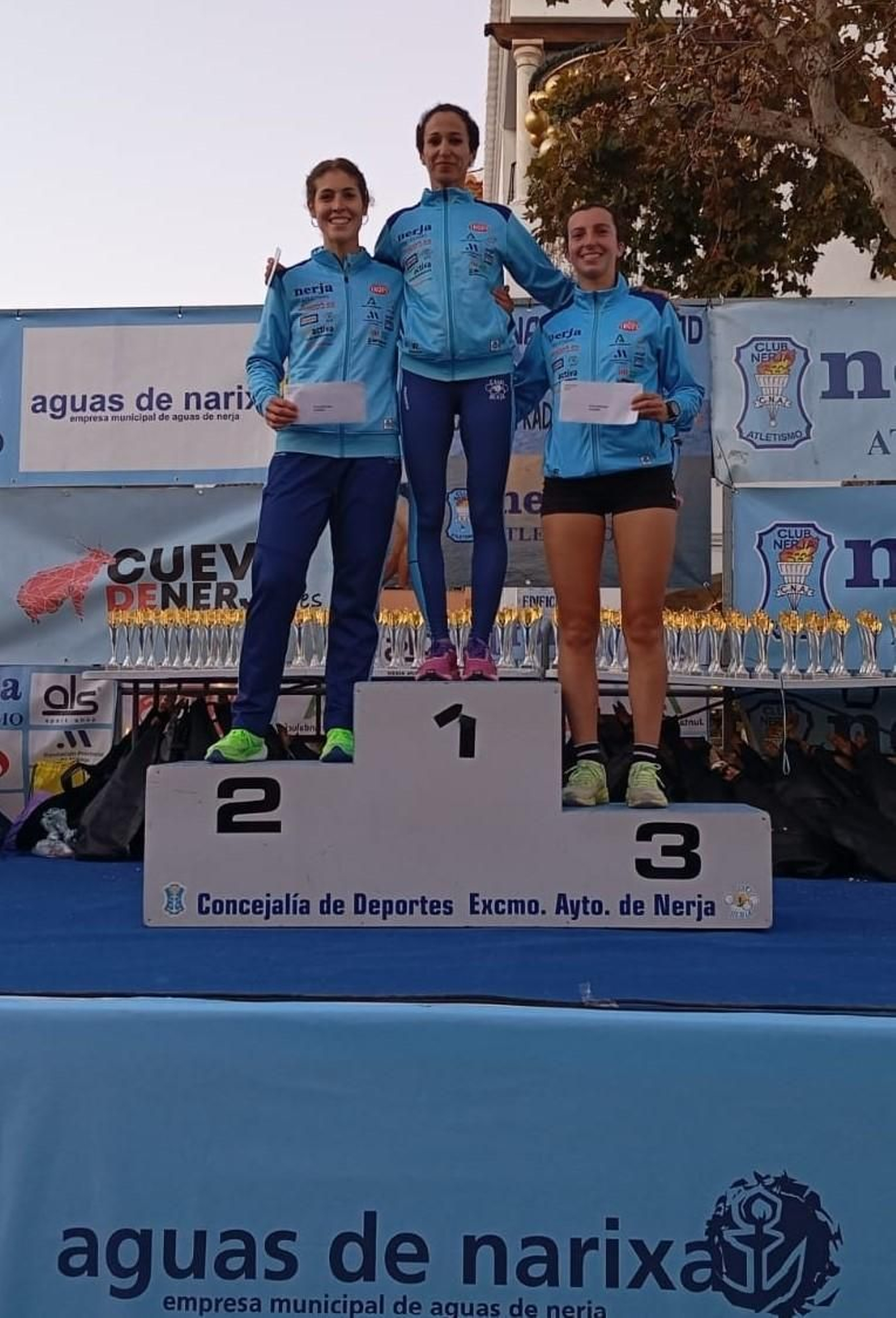 Nazha Machrouch y Mario Espárraga se imponen en la Milla de Navidad de Nerja