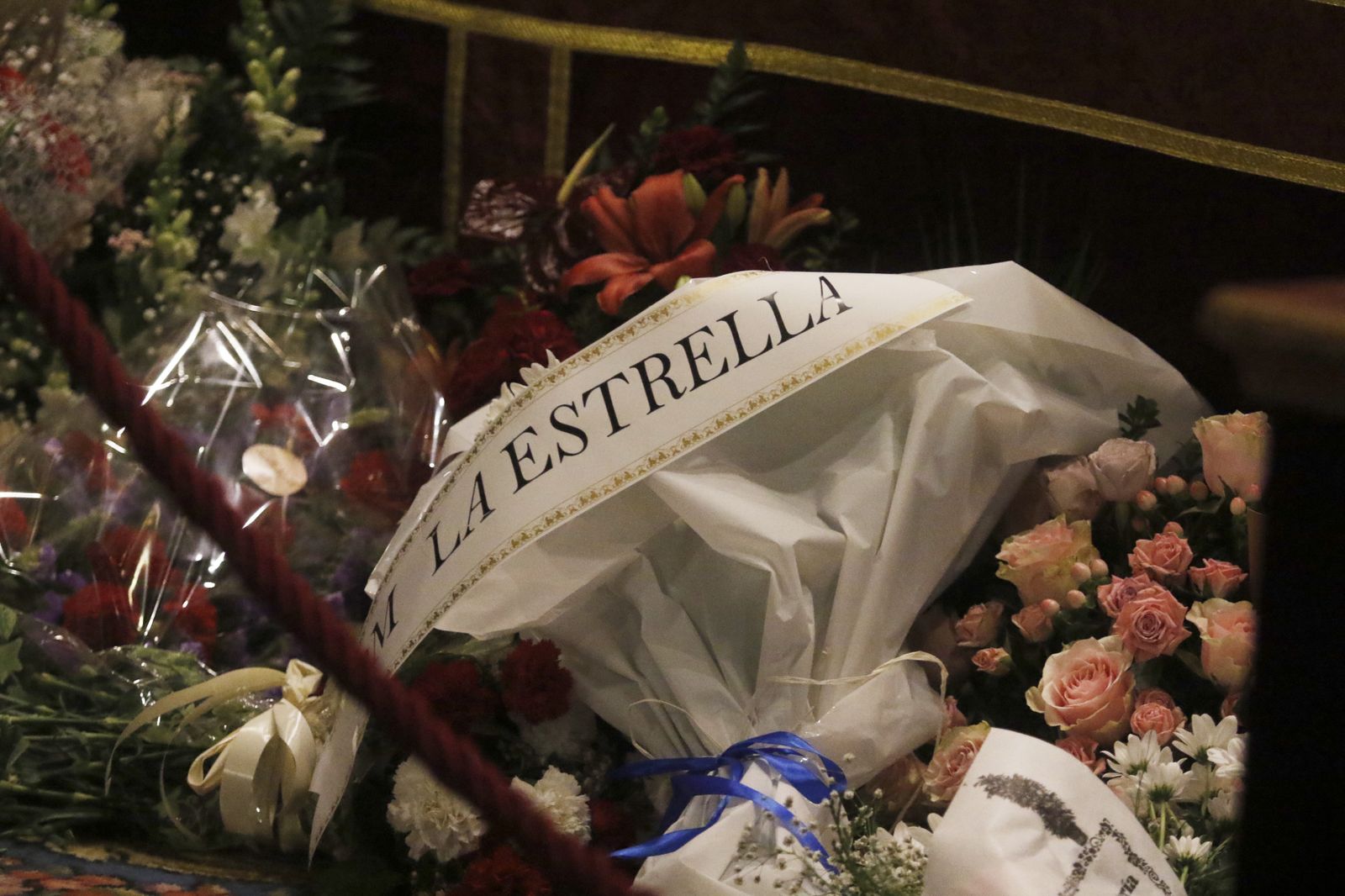 Ramos de flores para los titulares de la hermandad de la Estrella.