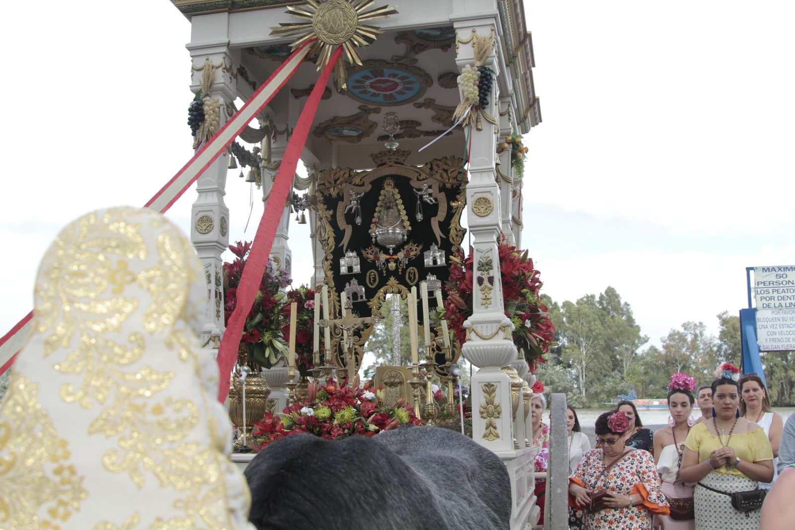Hermandades cruzando el río Guadalquivir por Coria, en imágenes