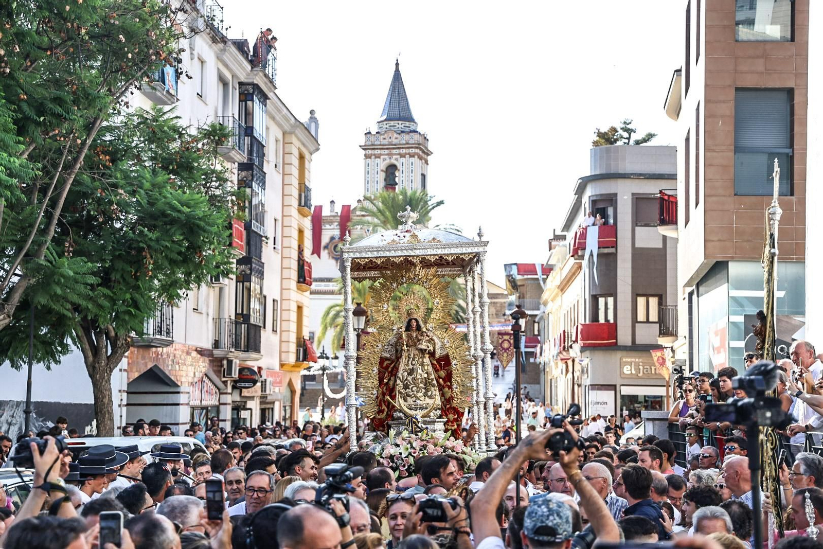 Magna Mariana Huelva 2025: Imágenes de la Virgen de Montemayor en su traslado