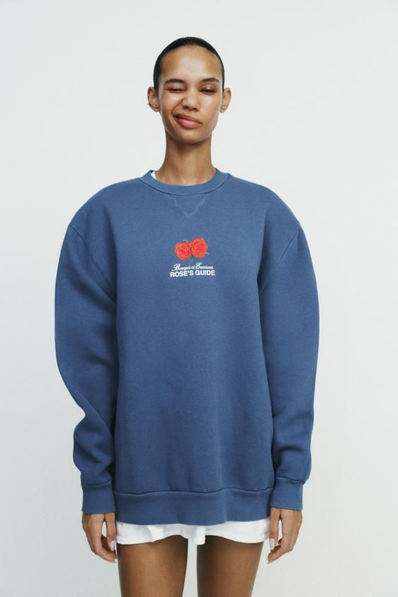 Sudadera con rosas de Zara.