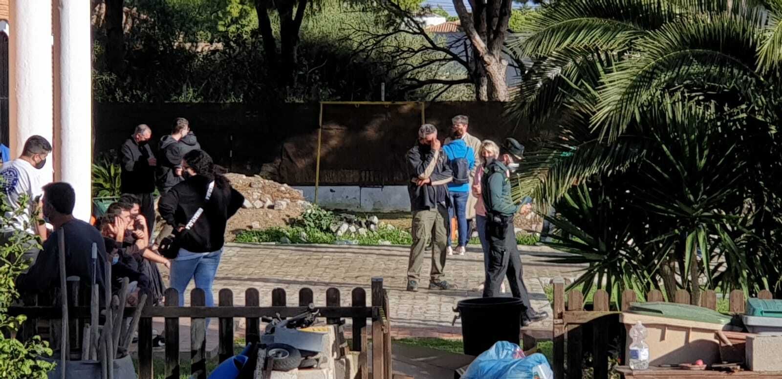 Vista de la entrada del inmueble situado en el Camino de Gamuza.
