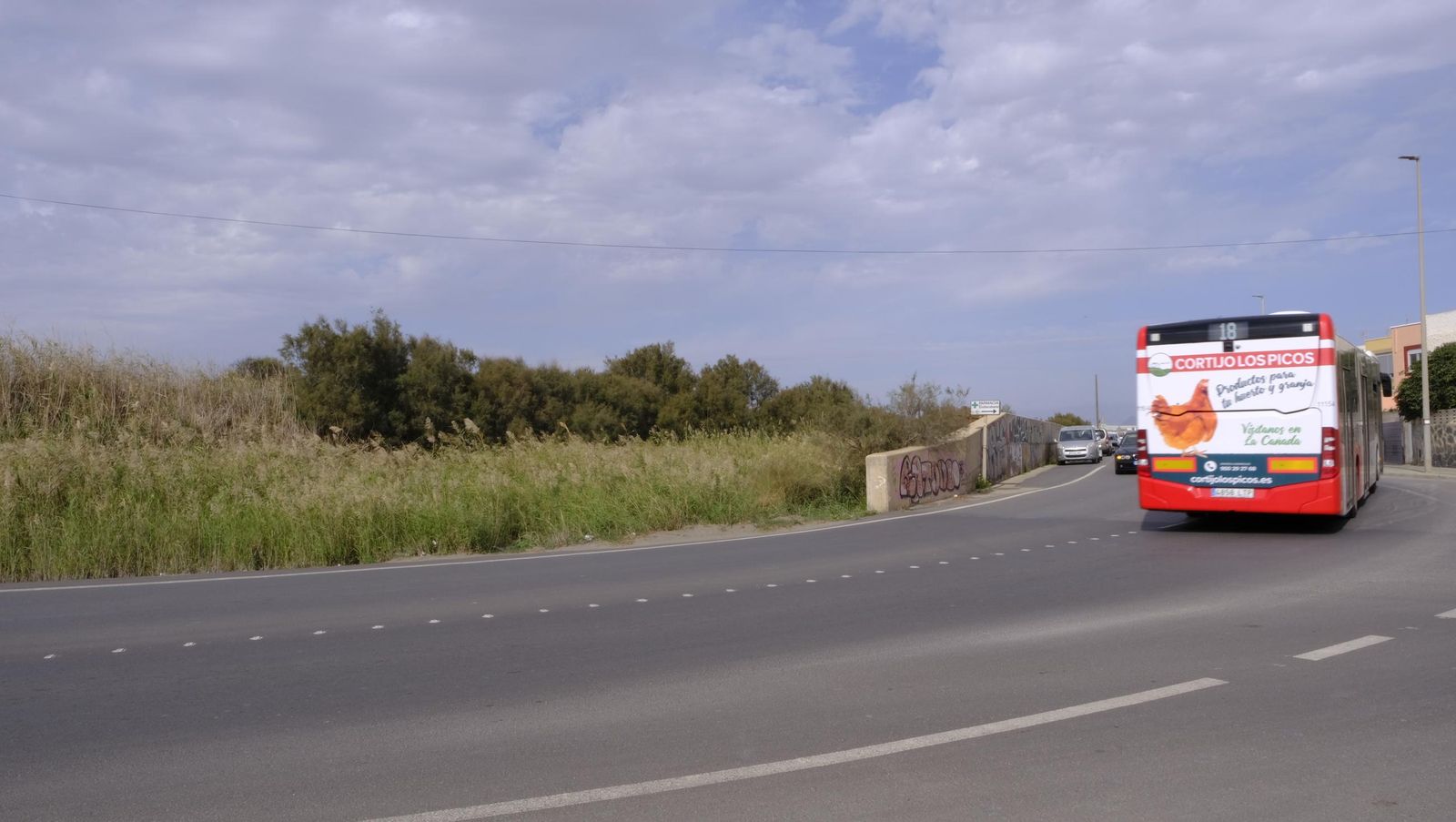 Los vecinos de Costacabana se manifiestan por el arreglo de su rambla, en imágenes
