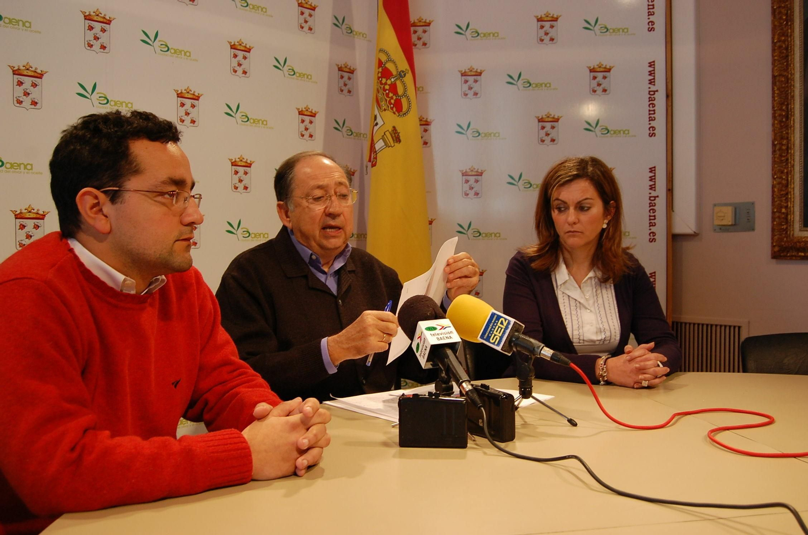 Moreno, entre Jesús Rojano y María Jesús Rojano, en 2011.