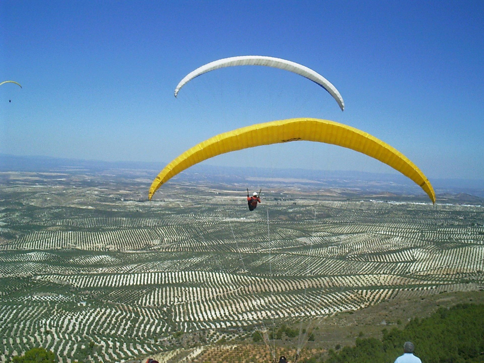 Vuelo en parapente en Sierra Mágina Vuelo en parapente en Sierra Mágina.