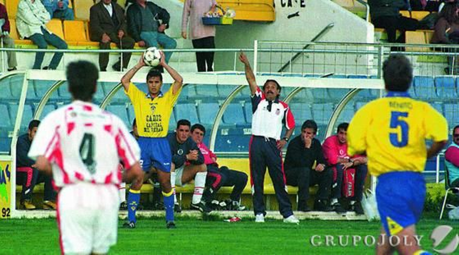 En la 99/00, Ramón Blanco ocupó el banquillo visitante del Carranza como técnico del Almería.