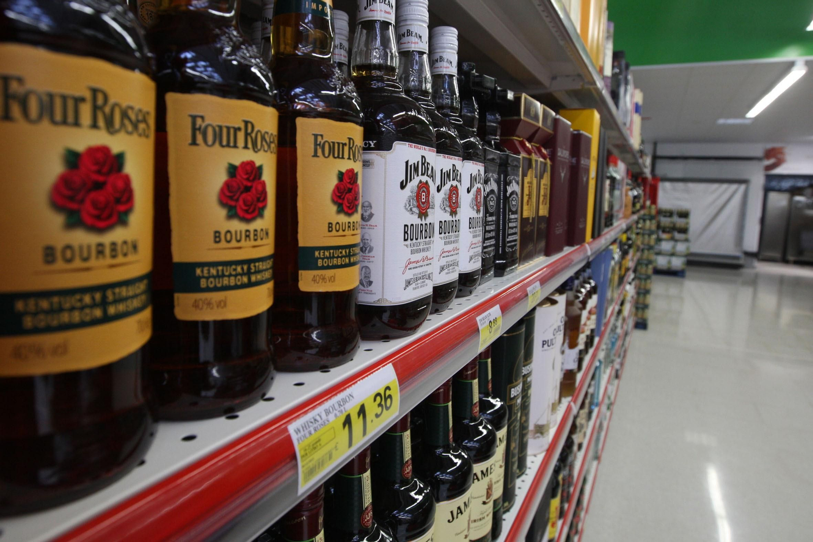 'Ley seca' en Granada por el coronavirus: prohibido vender alcohol a partir de las 18:00 horas