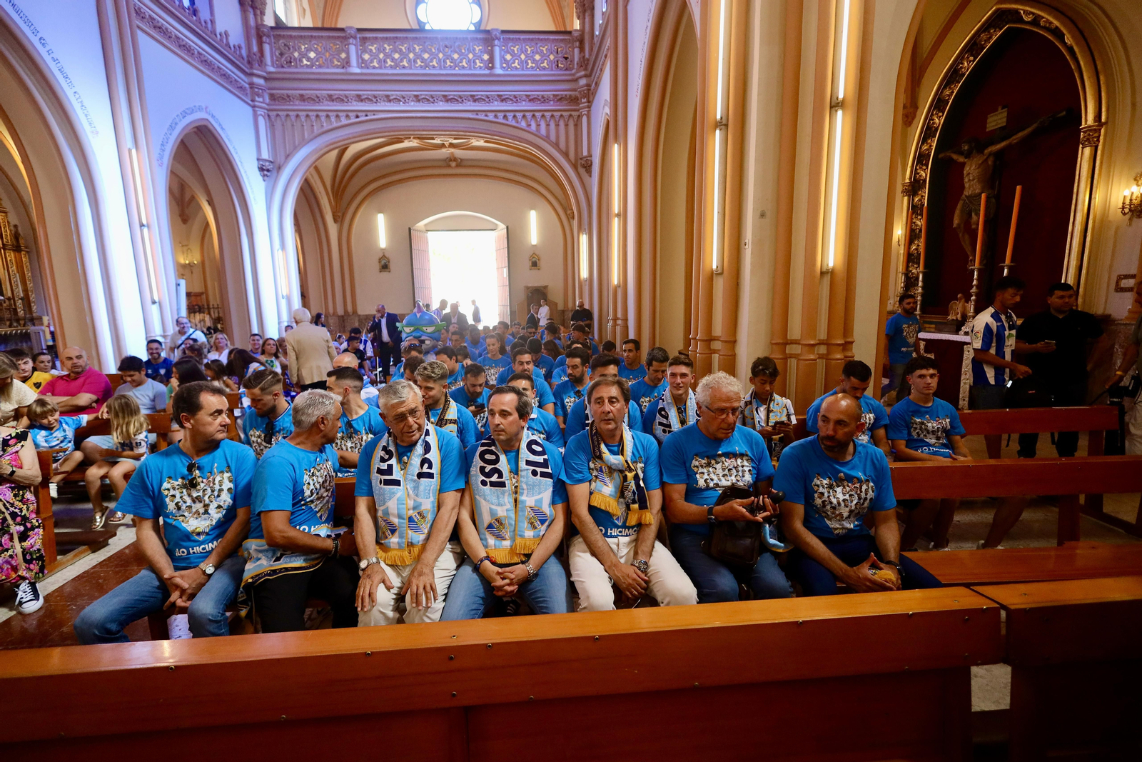 El malaguismo sale a la calle en avalancha: Las fotos de la celebración del ascenso