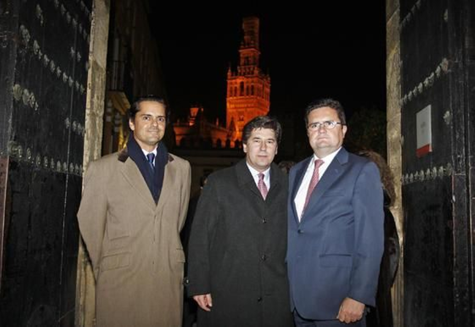 Fernando Parias, del Grupo Joly, junto al abogado Eduardo Osborne y Carlos Gálvez, director regional de banca privada de Deutsche Bank. 

Foto: Antonio Pizarro / Juan Carlos Vázquez / Victoria Hidalgo / Manuel Gómez