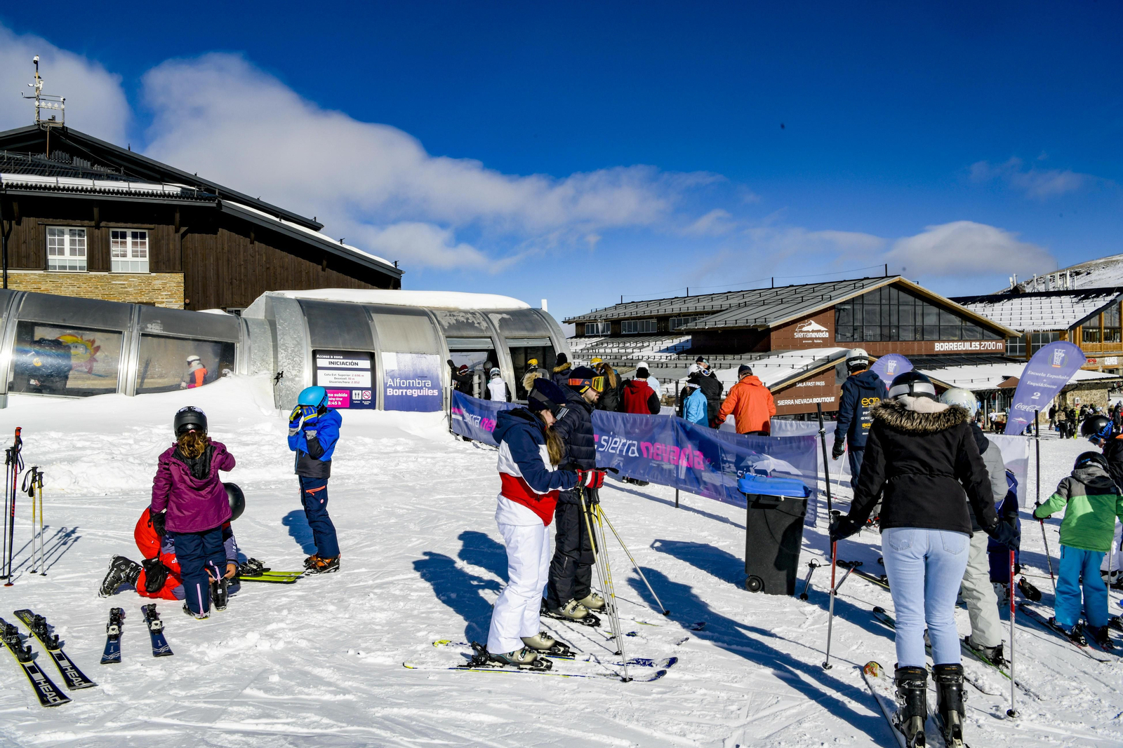 Fotos: así fue el primer día de la temporada de esquí en Sierra Nevada