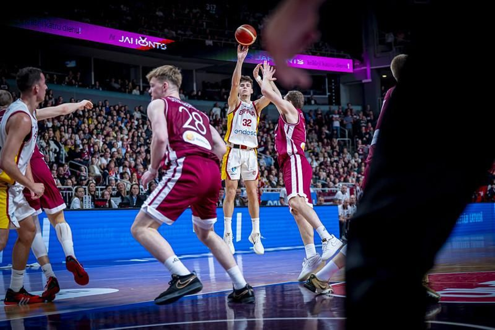 22 minutos de Mario Saint-Supéry en la clara derrota de España en Riga