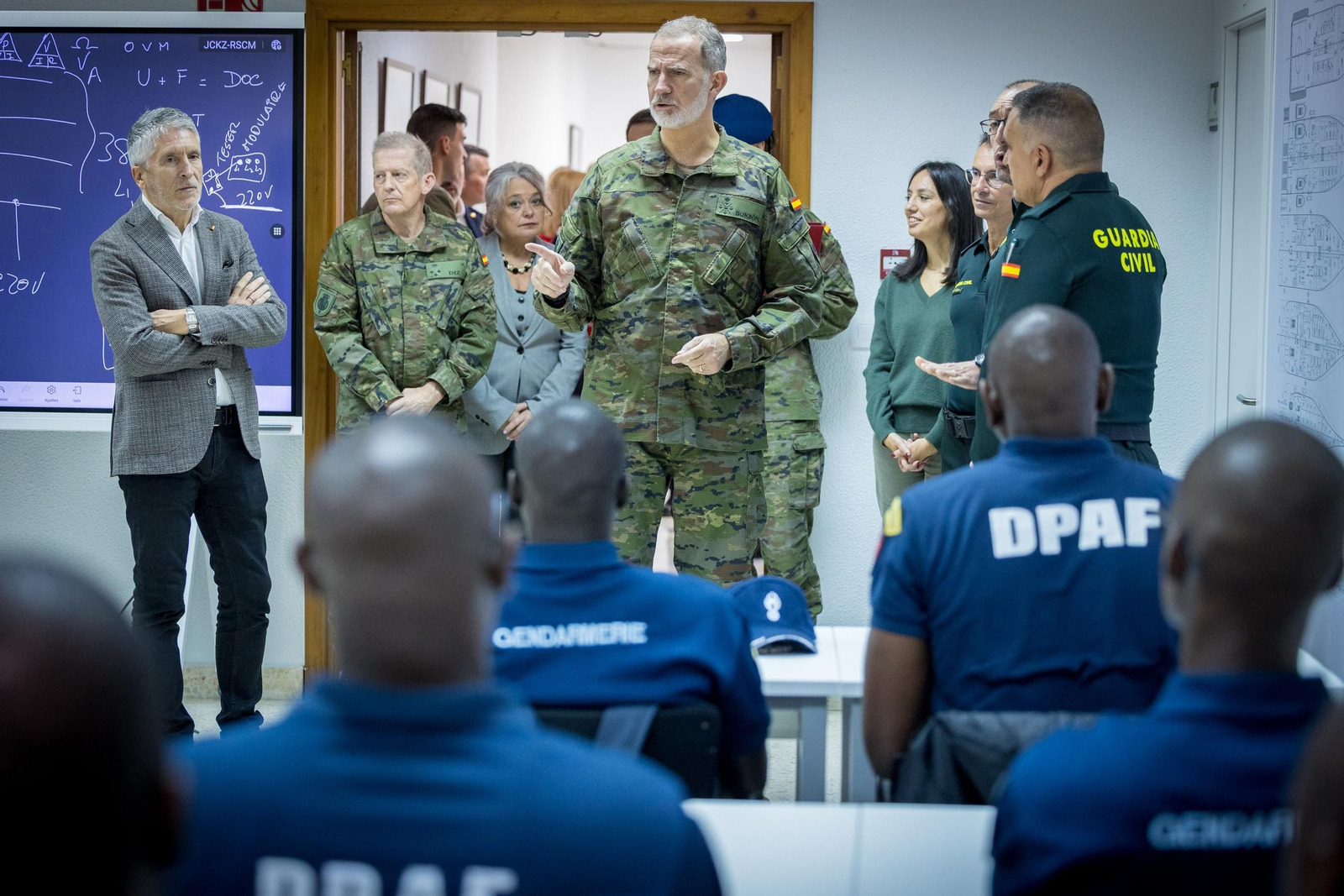 Las imágenes de la visita del Rey a la Guardia Civil de Cádiz