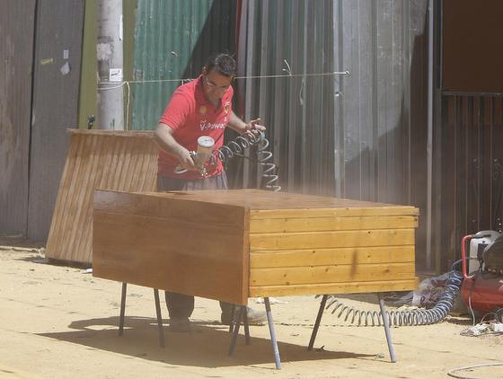 Trabajos para la instalación de las casetas.

Foto: José Ángel García