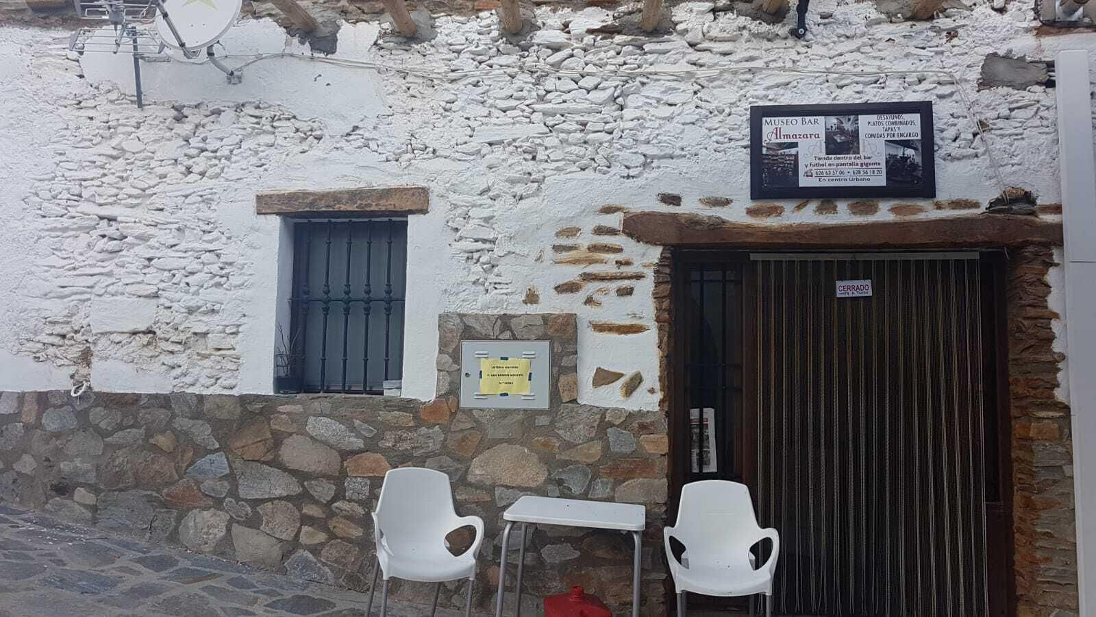 Fachada del Bar Museo Almazara de Laroya.