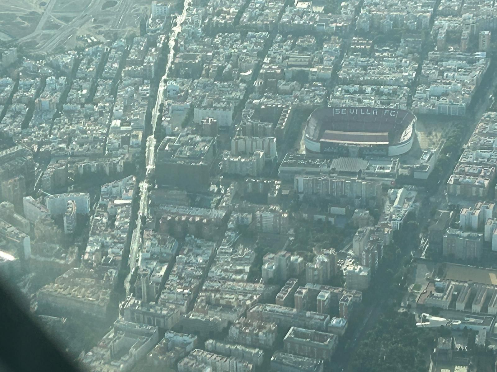 Foto del Sánchez-Pizjuán tomada desde la cabina del avión del Sevilla.