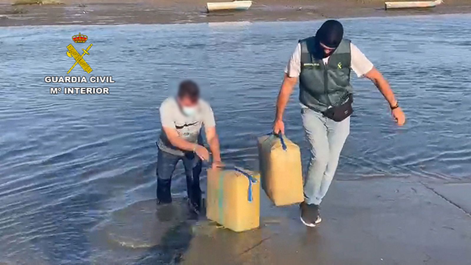 Efectivos de la Guardia Civil durante la operación Rey Sol.