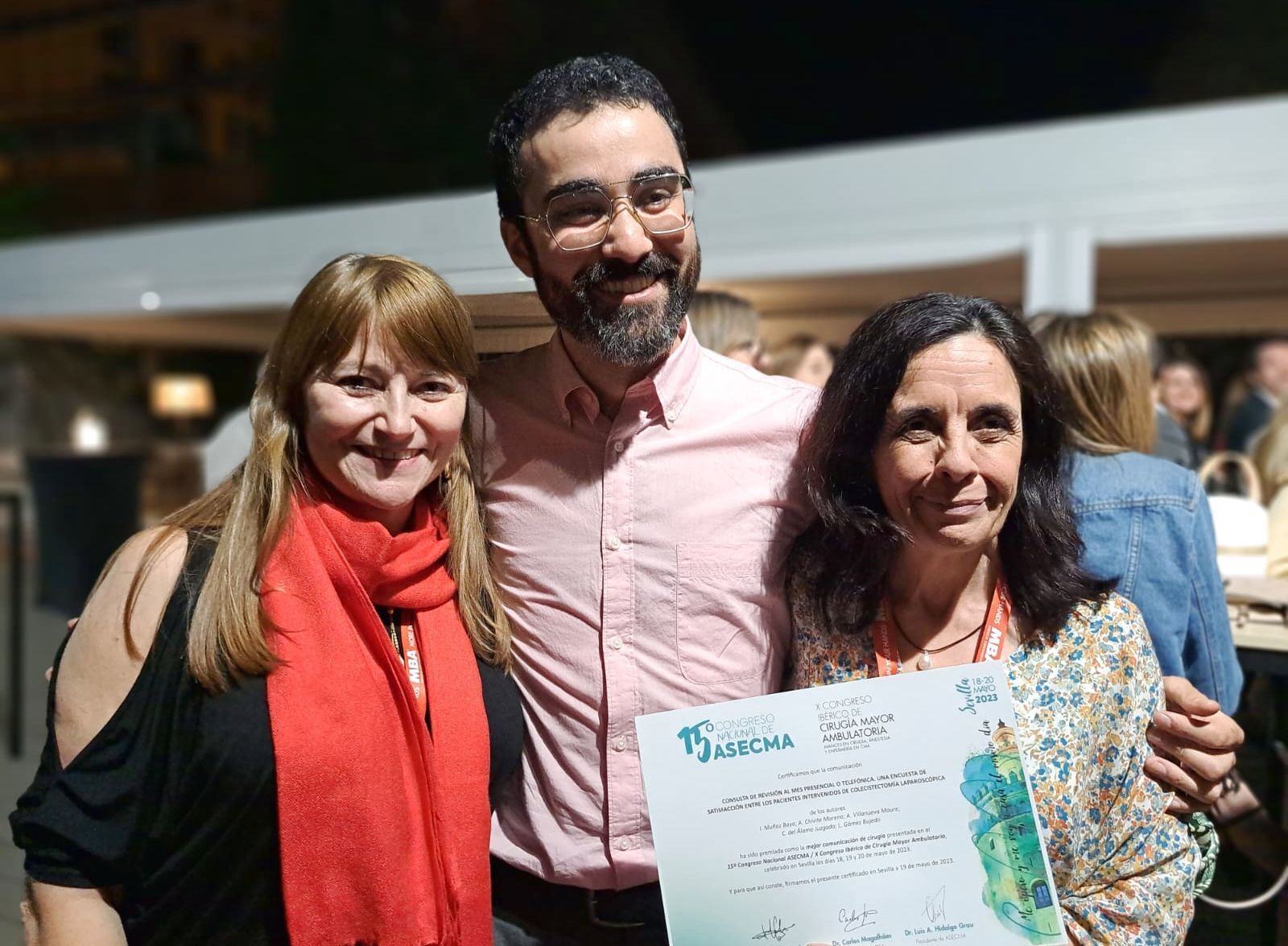 Los autores de la comunicación galardonada con el primer premio en la categoría de Cirugía en el XV Congreso Nacional de CMA y el X Ibérico de CMA, celebrados simultáneamente en Sevilla.